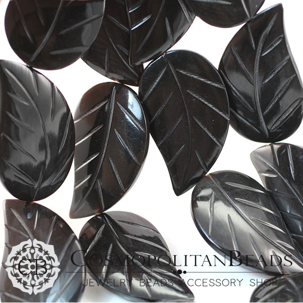Horn (leaf cut) Size: approx. 43 x 26 mm Thickness: approx. 5.6 mm Hole diameter: approx. 0.6-07 mm 1 piece