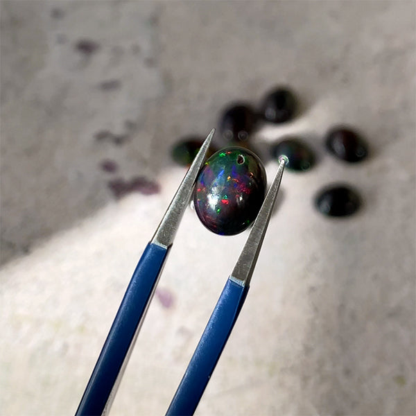Precious Opal (Oval Plain Cabochon) Black Size Approx. 8 x 10mm Hole Diameter Approx. 0.5mm 1 piece