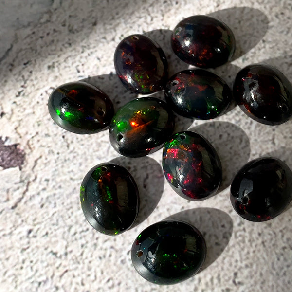 Precious Opal (Oval Plain Cabochon) Black Size Approx. 8 x 10mm Hole Diameter Approx. 0.5mm 1 piece