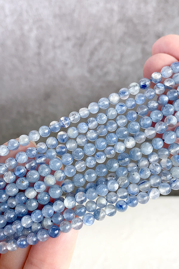 【天然石】 カイヤナイト (ラウンドプレーン) 大きさ 約4mm 穴径 約0.5~0.6mm