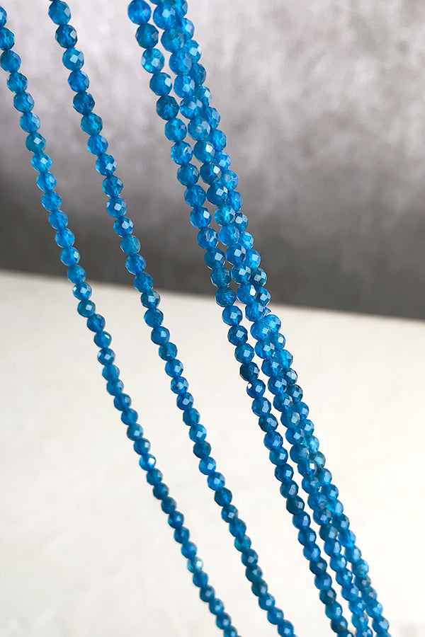 【天然石】アパタイト ネオンブルーアパタイト (ラウンドカット) 大きさ 約3.2~3.3mm 穴径 約0.5mm