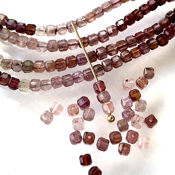 Spinel (cube square cut) Brown Size: Approx. 2-2.5mm Hole diameter: Approx. 0.4-0.5mm