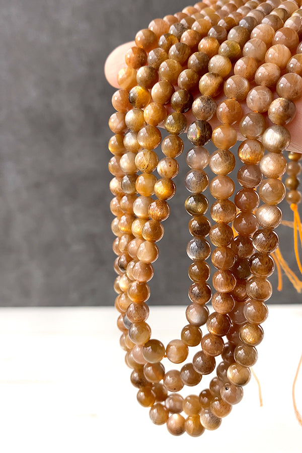 Moonstone (Round Plain) Brown Size: Approx. 6mm Hole diameter: Approx. 0.4-0.5mm