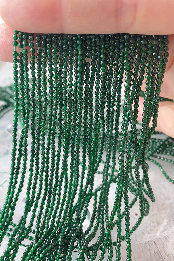 Synthetic Stone Green Quartz (Round Cut) Size Approximately 2mm Hole Diameter Approximately 0.4~0.5mm 1 row Approximately 39cm Approximately 190 pieces
