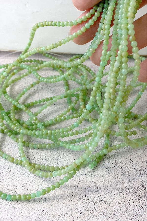 Chrysoprase (Round Plain) Size: Approx. 3mm Hole diameter: Approx. 0.4-0.5mm