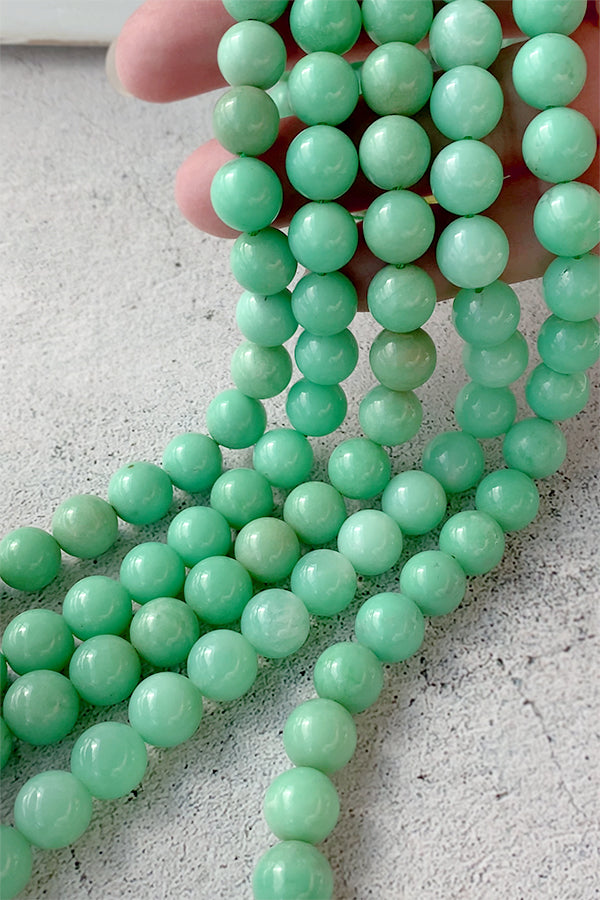 Chrysoprase (Round Plain) Size: Approx. 10mm Hole diameter: Approx. 0.6-0.7mm