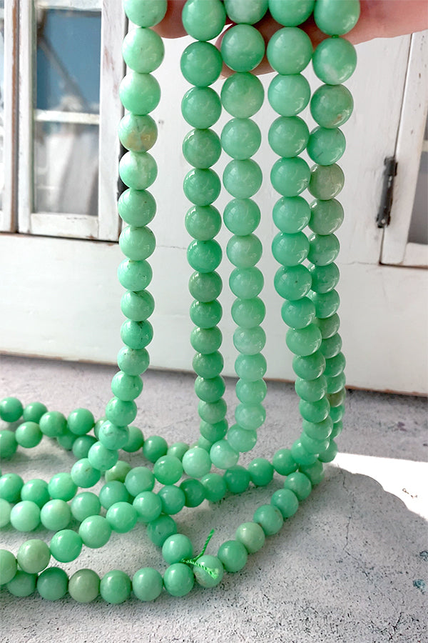 Chrysoprase (Round Plain) Size: Approx. 10mm Hole diameter: Approx. 0.6-0.7mm