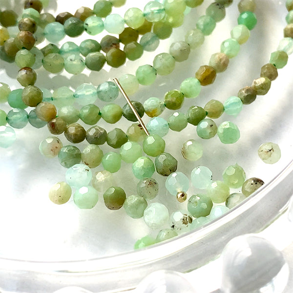 Chrysoprase (round cut) Size: Approx. 3-3.3mm Hole diameter: Approx. 0.4-0.5mm