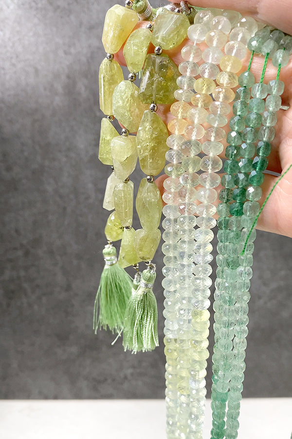 【Natural Stone】 Strawberry Quartz (Cube, Square) Green Size: Approx. 4-4.5mm Hole diameter: Approx. 0.5-0.6mm