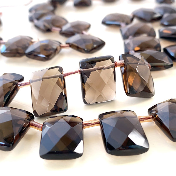 Smoky quartz (flat square cut) Size approx. 12 x 16 mm Hole diameter approx. 0.7 mm