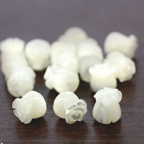 シェル 貝 マザーオブパール (スズラン すずらん 鈴蘭 小) 大きさ 約7×6mm 穴径 約0.5~0.6mm カラー ホワイト 1個