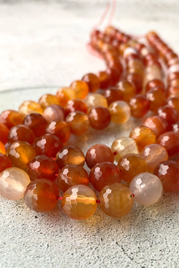 Carnelian (round cut) Size: approx. 10mm Hole diameter: approx. 0.6-0.7mm