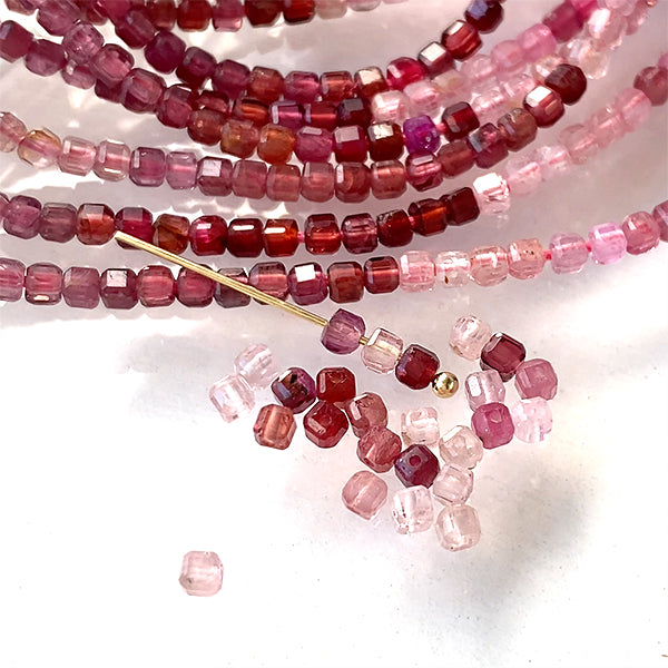 Spinel (cube square cut) Red Size: Approx. 2-2.5mm Hole diameter: Approx. 0.4-0.5mm