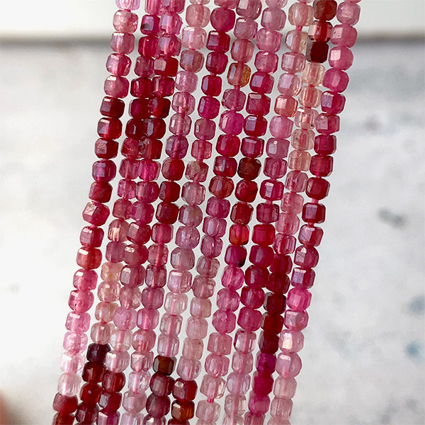 Spinel (cube square cut) Red Size: Approx. 2-2.5mm Hole diameter: Approx. 0.4-0.5mm