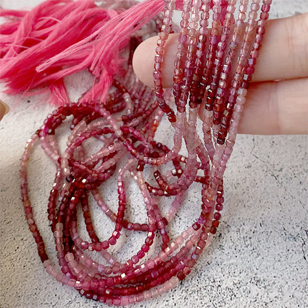 Spinel (cube square cut) Red Size: Approx. 2-2.5mm Hole diameter: Approx. 0.4-0.5mm