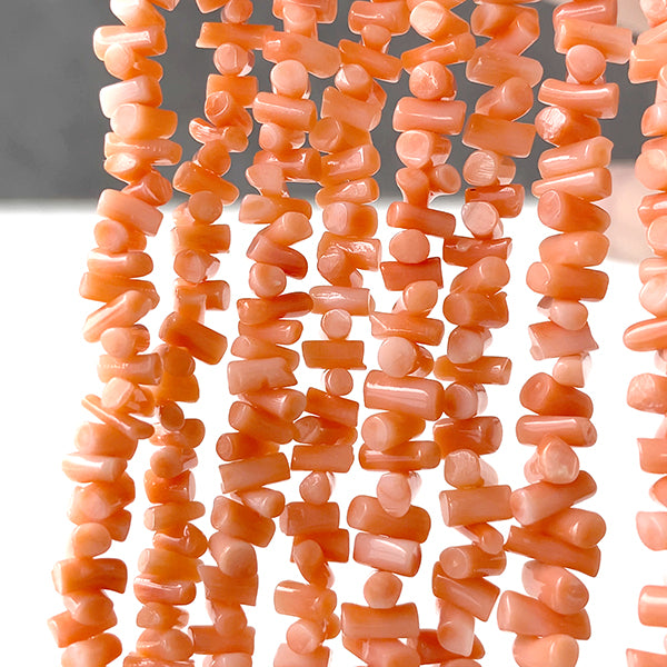 Pink coral (branch chip) Size: Approx. 2-3 x 4-7 mm Hole diameter: Approx. 0.4-0.5 mm
