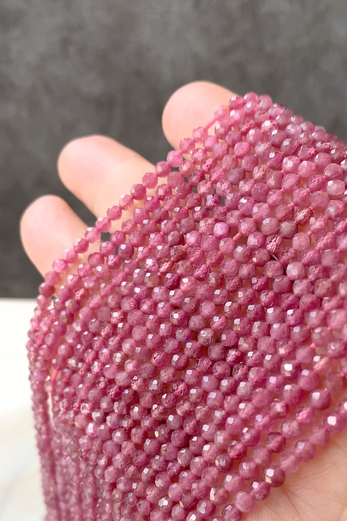 【天然石】 ピンクトルマリン (ラウンドカット) 大きさ 約3~3.3mm 穴径 約0.4~0.5mm