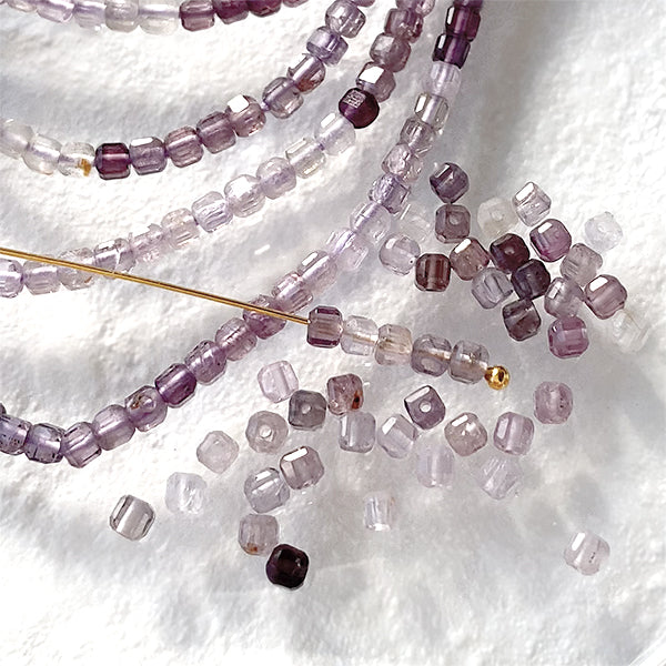 Spinel (cube square cut) Purple Size: Approx. 2-2.5mm Hole diameter: Approx. 0.4-0.5mm