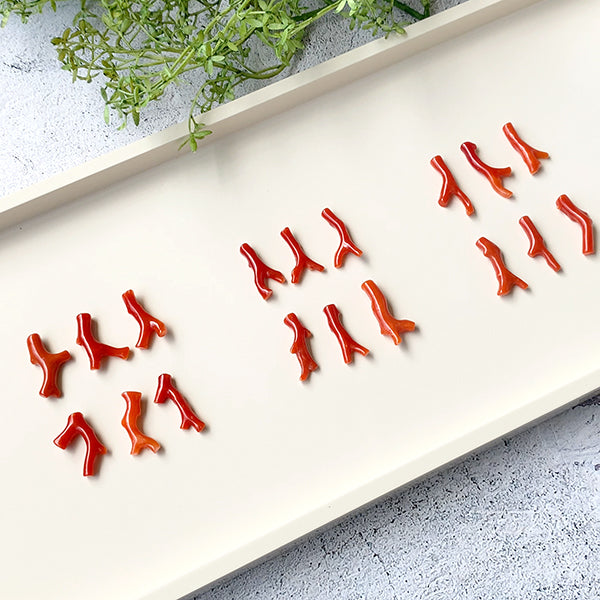 Blood red coral Red coral (branch) 37-64 Size: approx. 18.5-24.5 x 9-13 mm Hole diameter: approx. 0.8 mm 1 piece