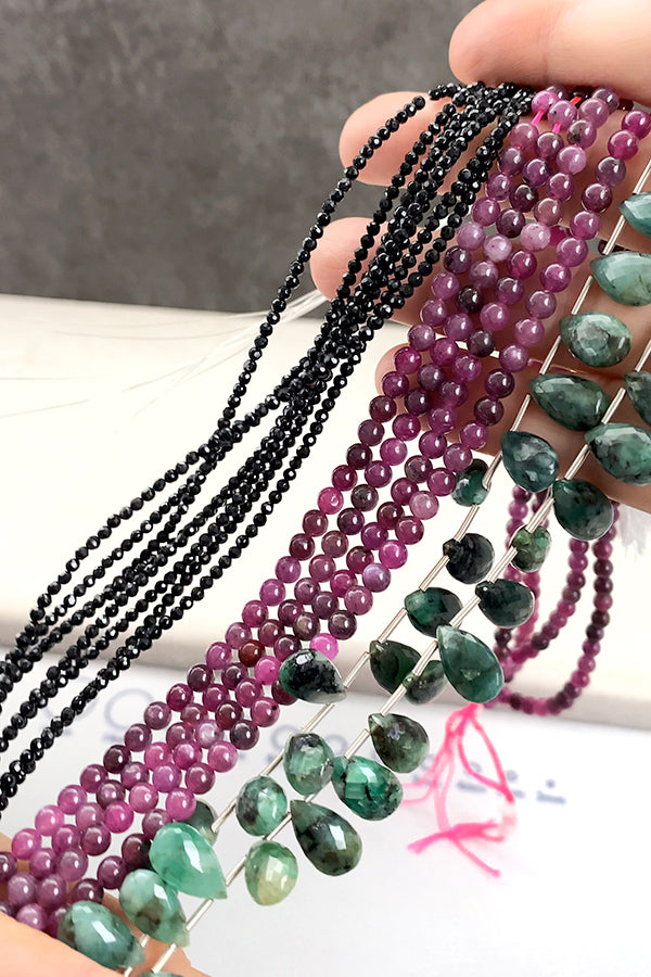 【天然石】ルビー (ラウンドプレーン) 大きさ 約4~4.4mm 穴径 約0.5~0.6mm