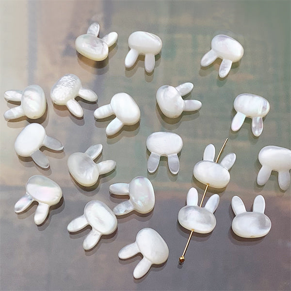 マザーオブパール (うさぎ ウサギ ラビット)Bタイプ 縦穴 大きさ 約11.5×10mm 厚み 約3mm カラー ホワイト