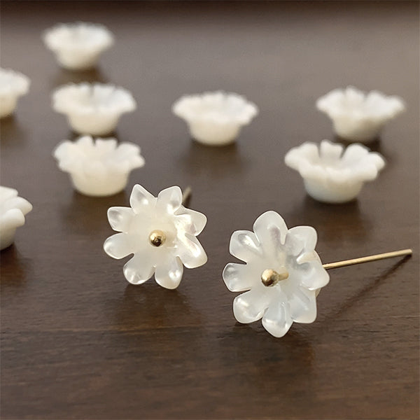 マザーオブパール (ダリア) 大きさ 約10×10mm 厚み4.5mm 穴径 約0.7mm