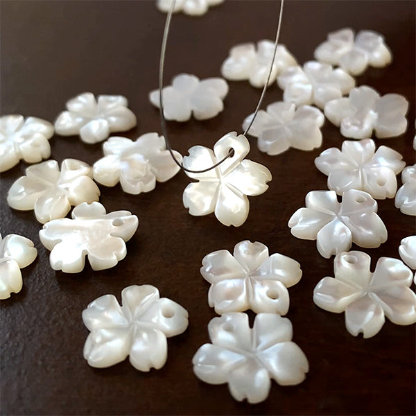 Mother of Pearl (Sakura) Top Hole Size: Approx. 10mm Hole Diameter: Approx. 0.8mm
