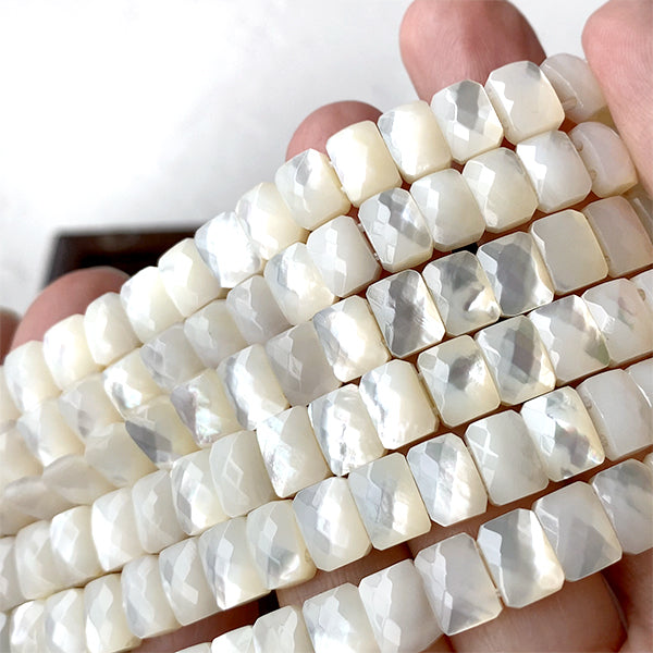 マザーオブパール (スクエア) 2穴 大きさ 約6×8mm 厚み 約6mm 穴径 約0.7mm