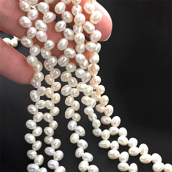 【淡水パール】 (ライス つぼみ) 大きさ 約6~6.5×5mm 穴径 約0.4~0.5mm