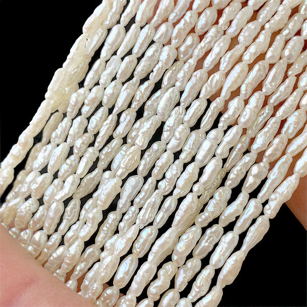 【淡水パール】 (ライス ライスバロック ロングライス) 大きさ 約5~7.5×2~2.3mm 穴径 約0.5mm 約62~65個 約35cm