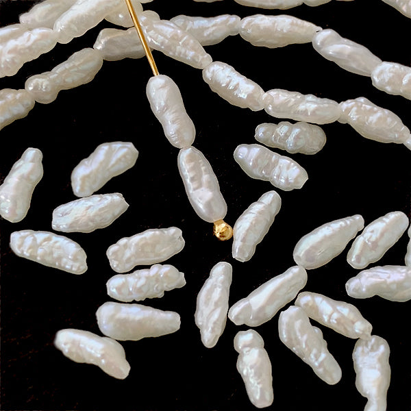 【淡水パール】 (ライス ライスバロック ロングライス) 大きさ 約5~7.5×2~2.3mm 穴径 約0.5mm 約62~65個 約35cm