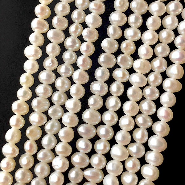 【淡水パール】 (ポテト) 大きさ 約3.8~4×4.5~5mm 穴径 約0.4~0.5mm 89~91個 約35cm