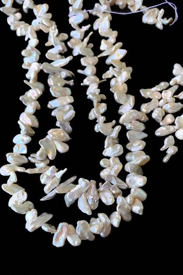 Freshwater pearl (baroque loquat) size about 2.5-8×8-14mm hole diameter about 0.4-0.5mm