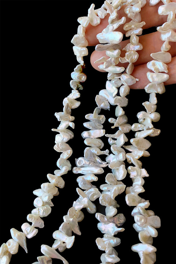 Freshwater pearl (baroque loquat) size about 2.5-8×8-14mm hole diameter about 0.4-0.5mm