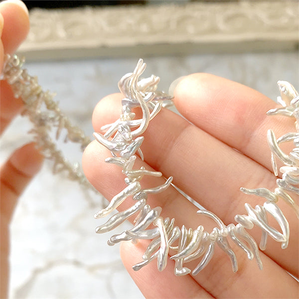 あこや真珠 (ツノ ケシ スティック 芥子) ライトグレー 大きさ 約1.2~2×7~11mm 穴径 約0.4~0.5mm