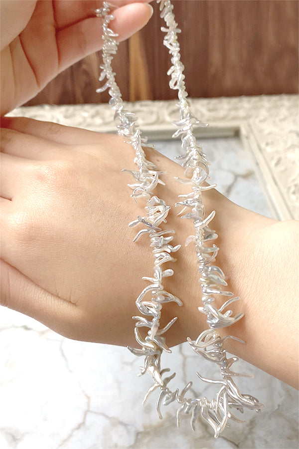 あこや真珠 (ツノ ケシ スティック 芥子) ライトグレー 大きさ 約1.2~2×7~11mm 穴径 約0.4~0.5mm