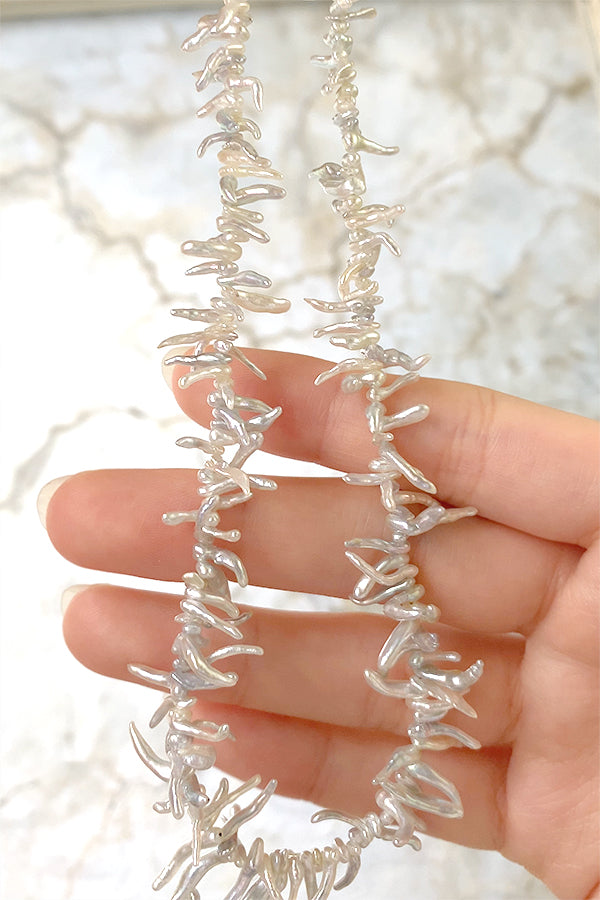 あこや真珠 (ツノ ケシ スティック 芥子) ライトグレー 大きさ 約1.2~2×7~11mm 穴径 約0.4~0.5mm