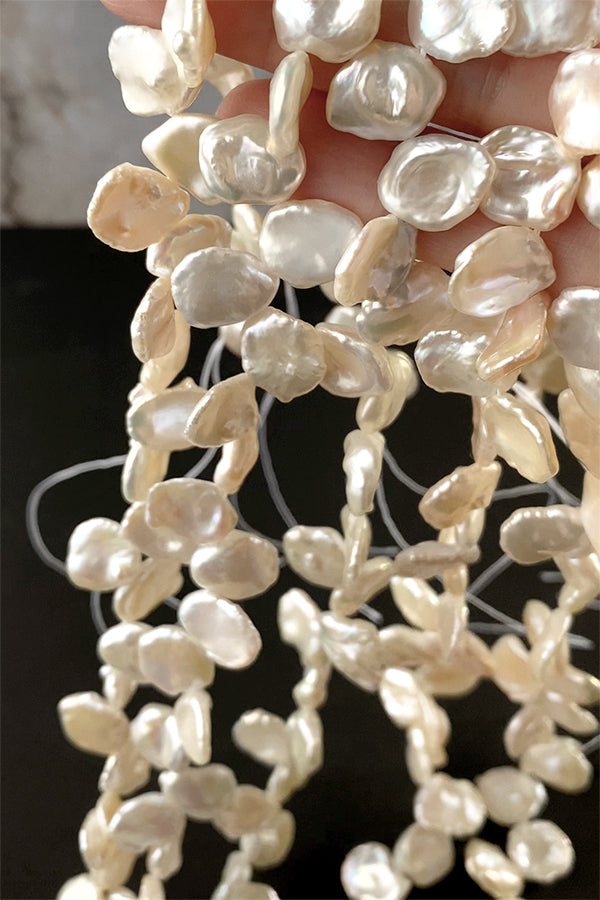 【淡水パール】 (花びら チップ けし) クリームホワイト 大きさ 約10~12×10~13mm 穴径 約0.5mm