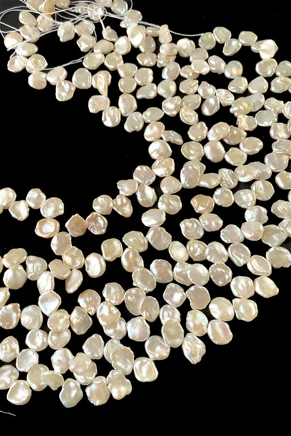 【淡水パール】 (花びら チップ けし) クリームホワイト 大きさ 約10~12×10~13mm 穴径 約0.5mm