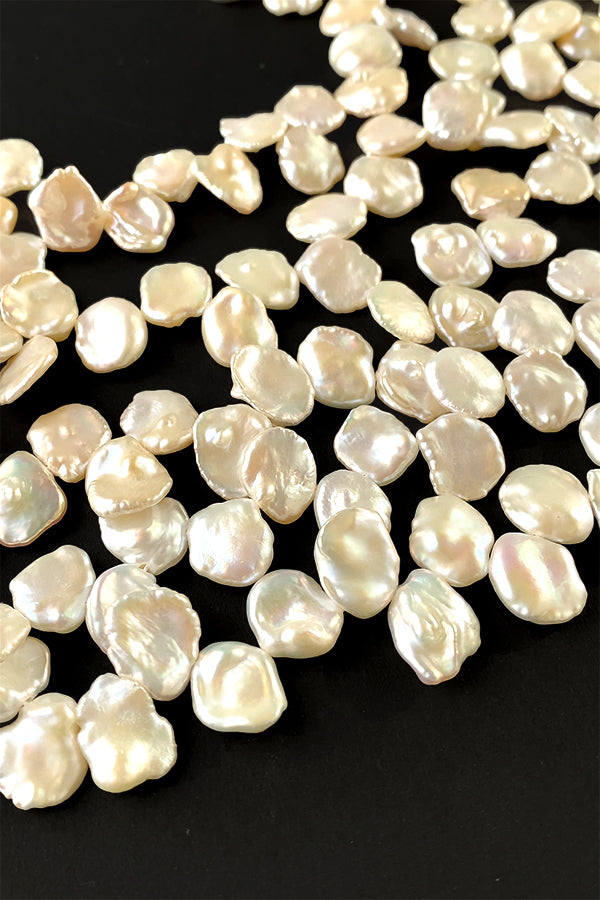 【淡水パール】 (花びら チップ けし) クリームホワイト 大きさ 約10~12×10~13mm 穴径 約0.5mm