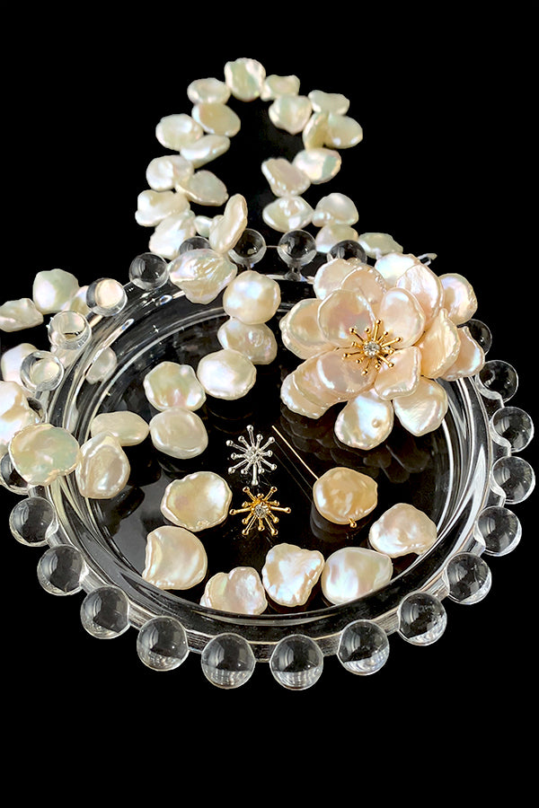 【淡水パール】 (花びら チップ けし) クリームホワイト 大きさ 約10~12×10~13mm 穴径 約0.5mm