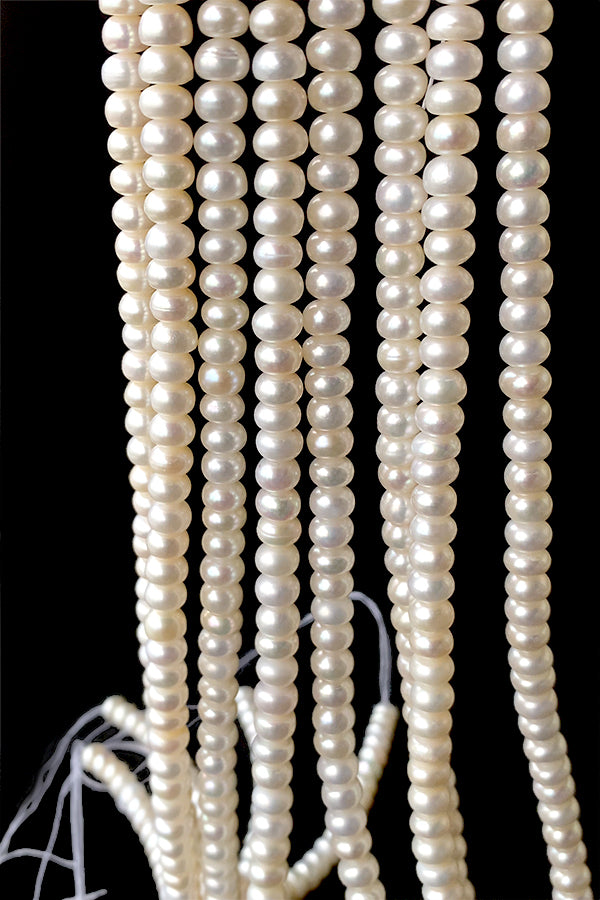 Freshwater pearl (button) Size: approx. 3-5 x 6.3-6.5mm Hole diameter: approx. 0.4-0.5mm