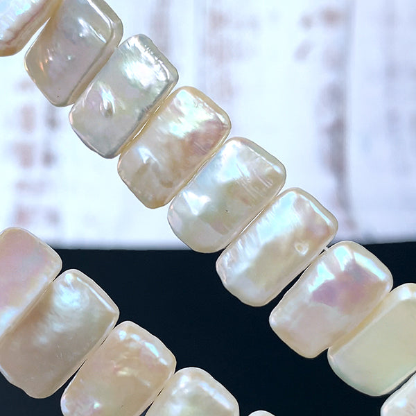 【淡水パール】 (フラットスクエア) 大きさ 約9~10×17~19mm 穴径 約0.4~0.5mm 2個
