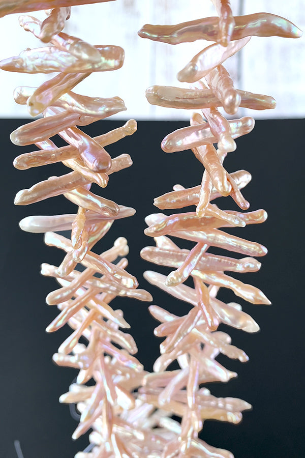 Freshwater pearl (stick loquat branch) Size: Approx. 4.5-5.5 x 28-38mm Color: Natural pink