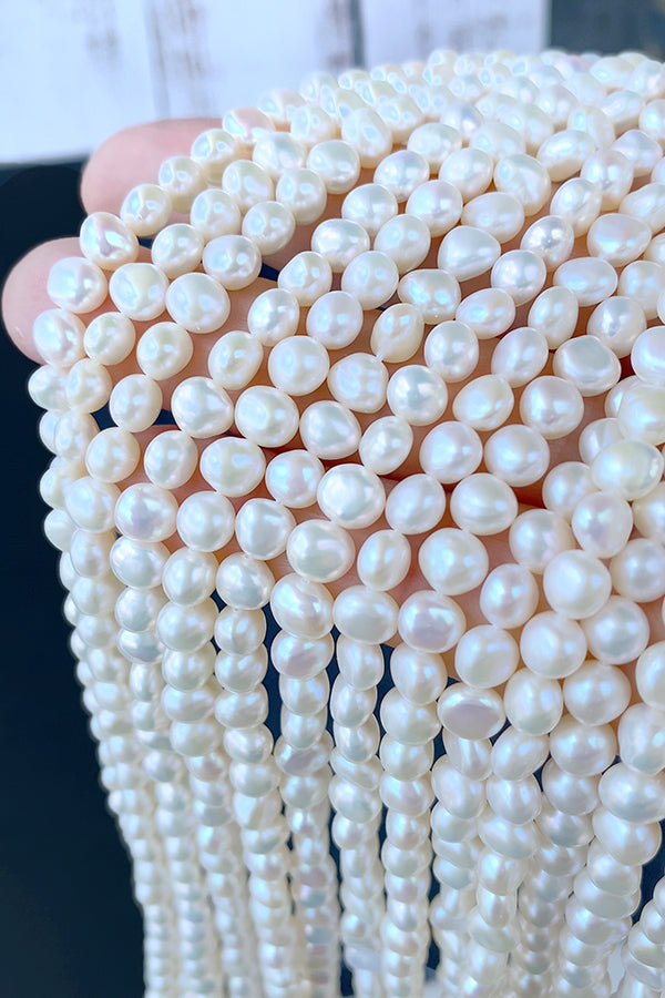 Freshwater pearl (flat potato) Size: approx. 5.5-6 x 6-6.5 mm