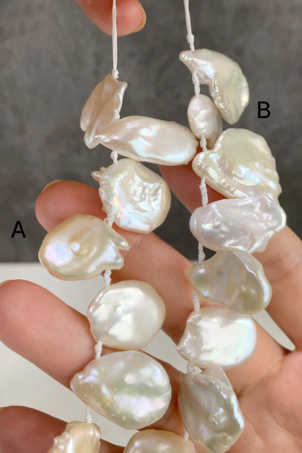 【淡水パール】(花びら ケシ) 大きさ 約13~23×17~35mm 穴径 約0.5mm 1連 約16cm 12個