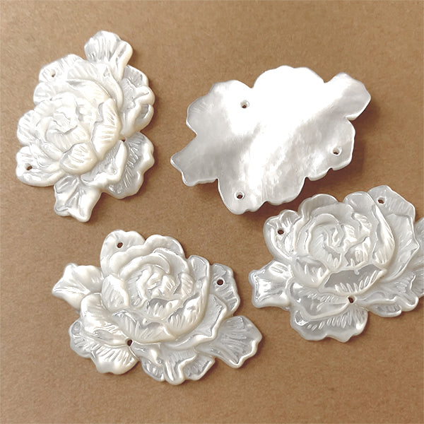 マザーオブパール (薔薇 バラ 大輪) 3つ穴 大きさ 約23×32mm 穴径 0.7mm 1個