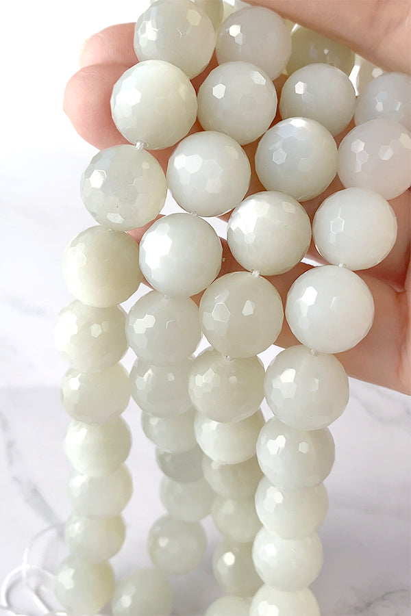 Moonstone (round cut) Size: approx. 14mm Hole diameter: approx. 0.6-0.8mm