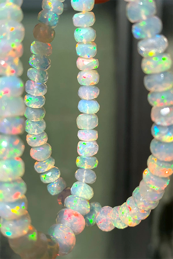 Precious Opal Ethiopian Opal (Button cut) Size approx. 2~3.5 x 4~7mm Hole diameter approx. 0.3~0.4mm