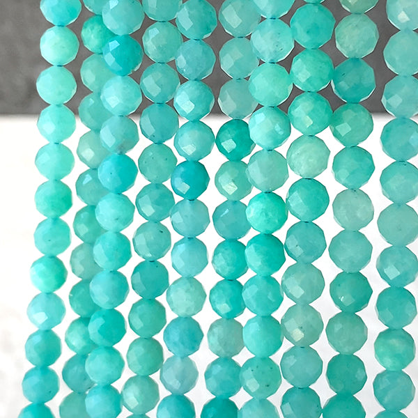 【天然石】 アマゾナイト （ラウンドカット） 大きさ　約5～5.2×5.3～5.5mm 穴径　約0.5～0.6mm